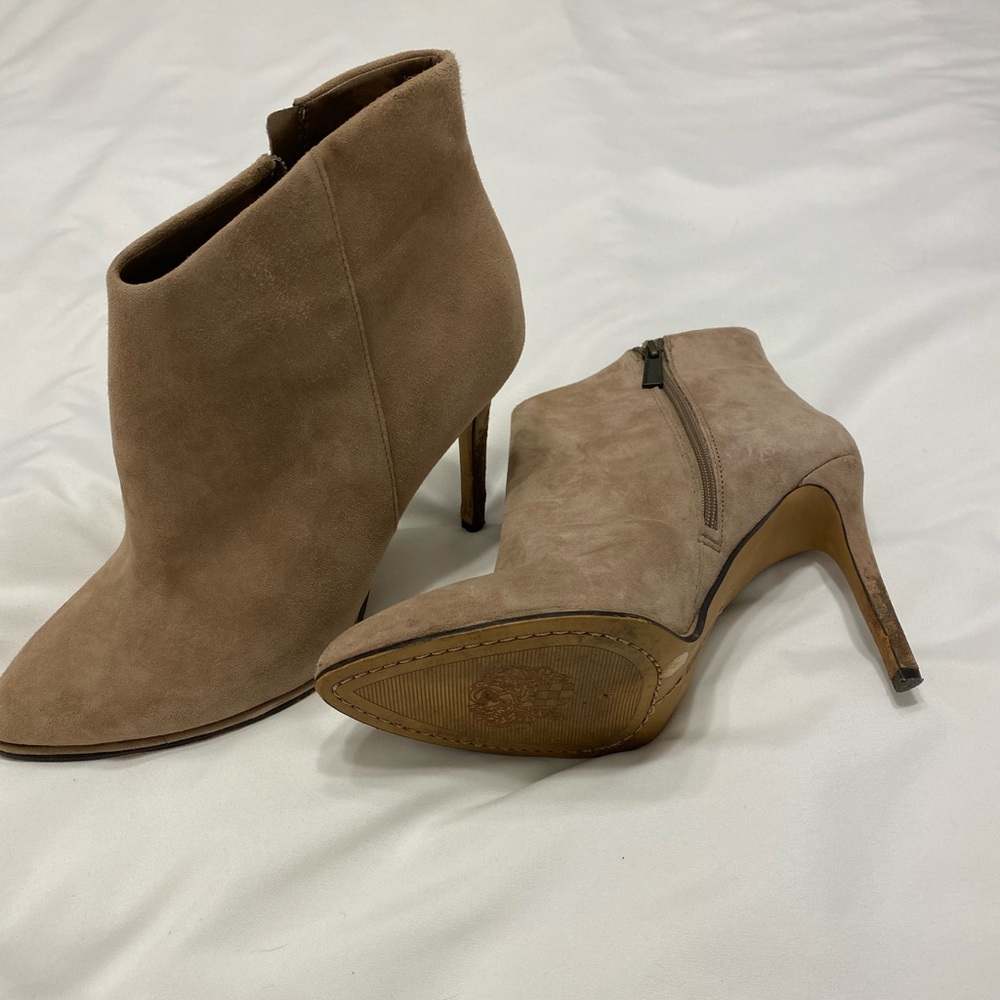 Vince Camuto - Size 8 - Taupe Suede